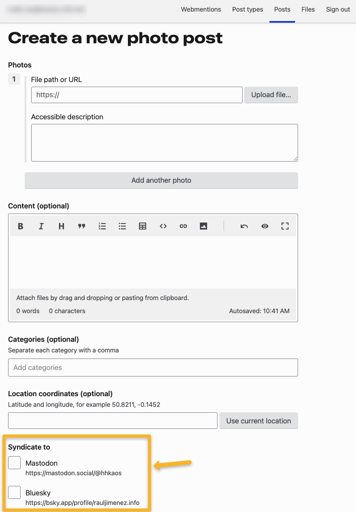 Formulario de Indiekit para crear un post de tipo foto, con la sección ’Syndicate to’ resaltada al final y una casilla para Mastodon y otra para Bluesky